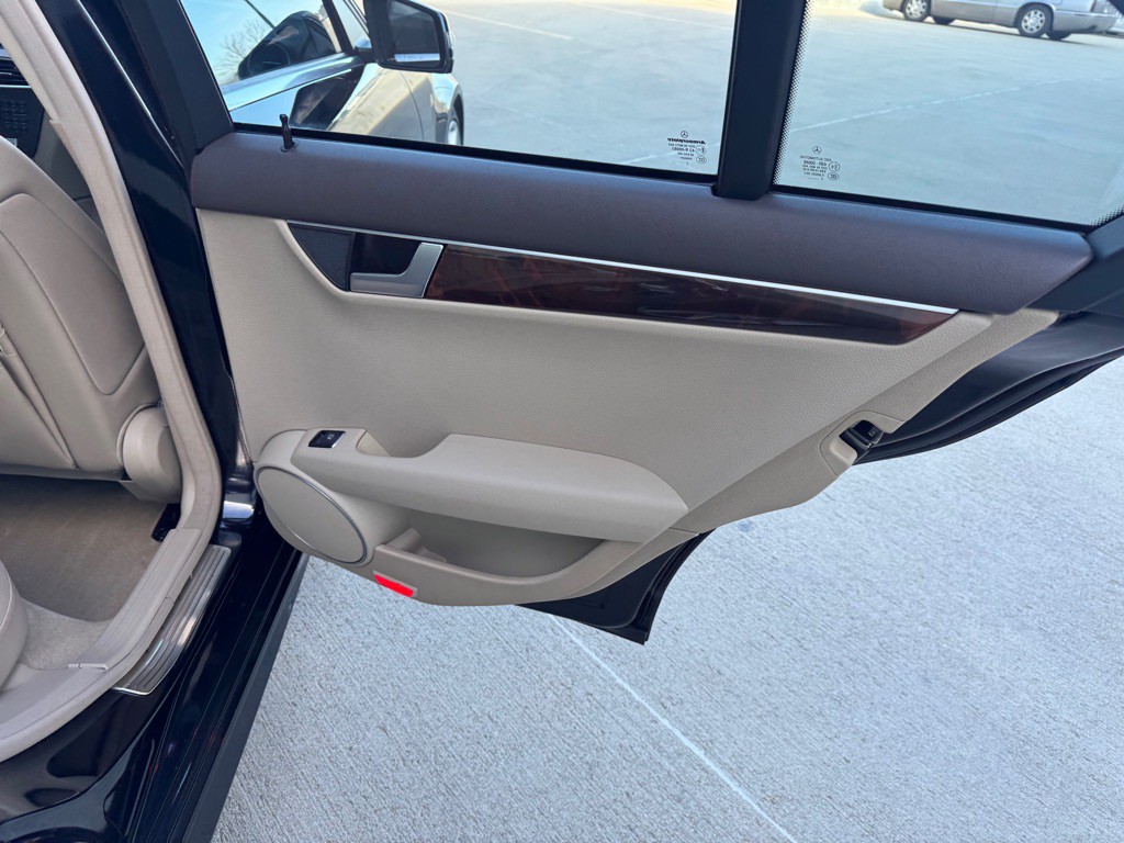 2013 Mercedes-Benz C-Class Image 24