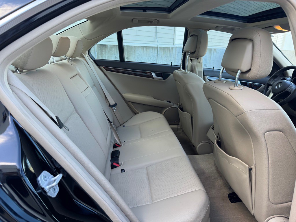 2013 Mercedes-Benz C-Class Image 25