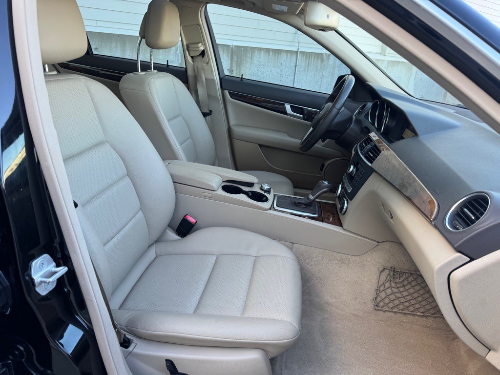 2013 Mercedes-Benz C-Class Image 28