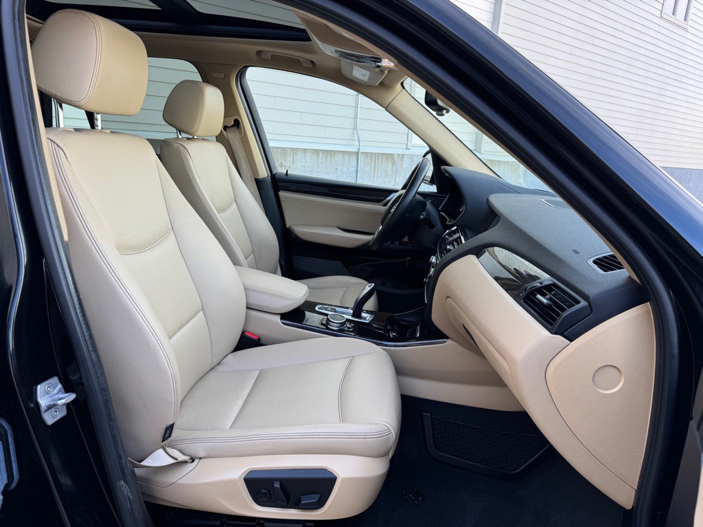 2016 BMW X3 Image 32