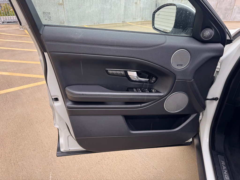 2016 Land Rover Range Rover Evoque Image 9