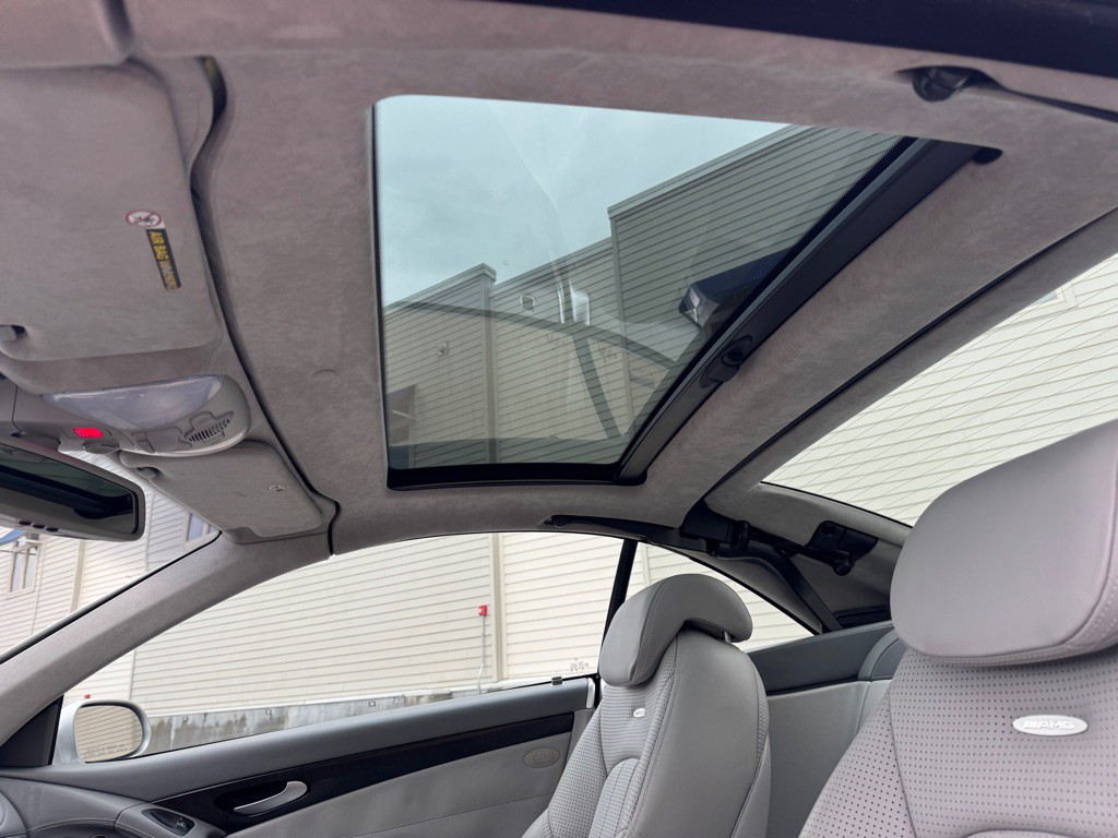 2003 Mercedes-Benz SL-Class Image 12