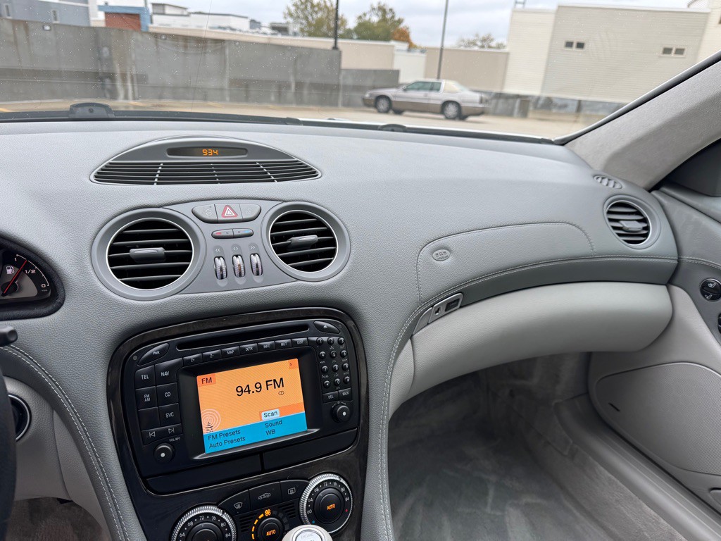 2003 Mercedes-Benz SL-Class Image 15