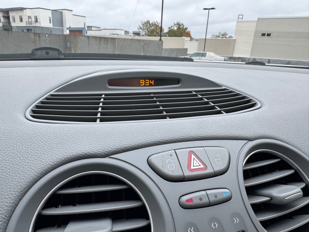 2003 Mercedes-Benz SL-Class Image 16