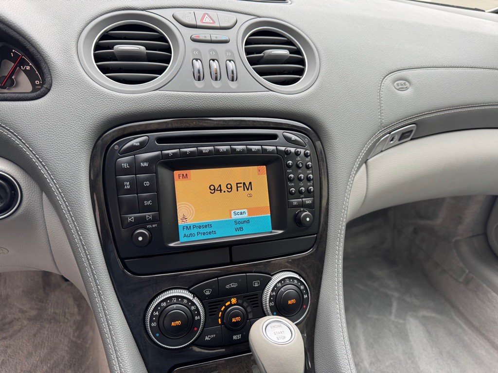 2003 Mercedes-Benz SL-Class Image 17