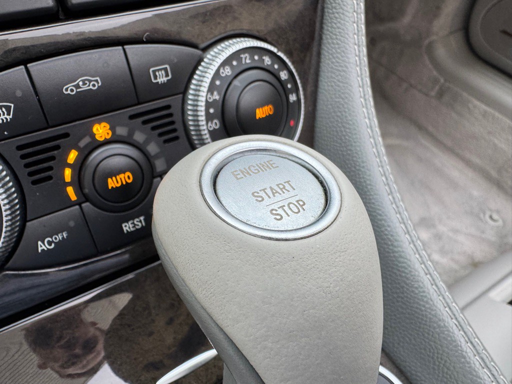 2003 Mercedes-Benz SL-Class Image 22