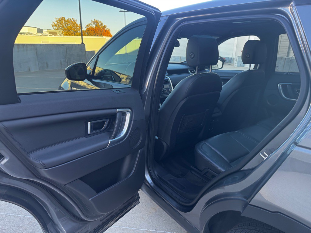 2016 Land Rover Discovery Sport Image 17