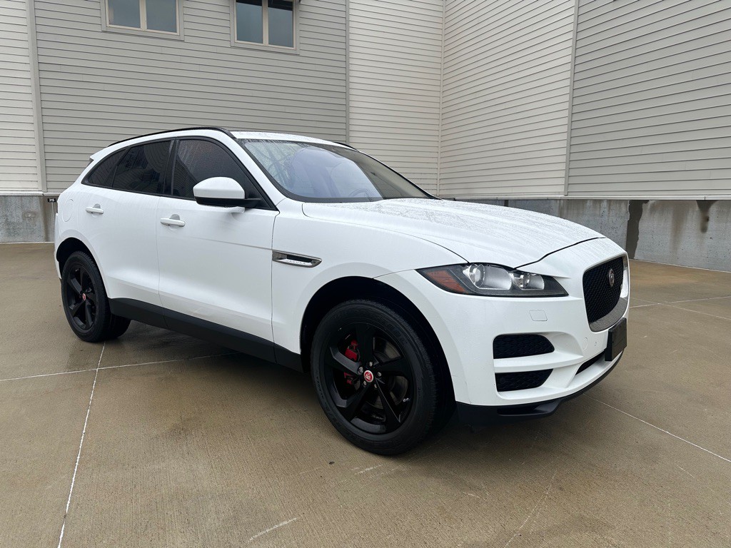 2017 Jaguar F-PACE Image 1
