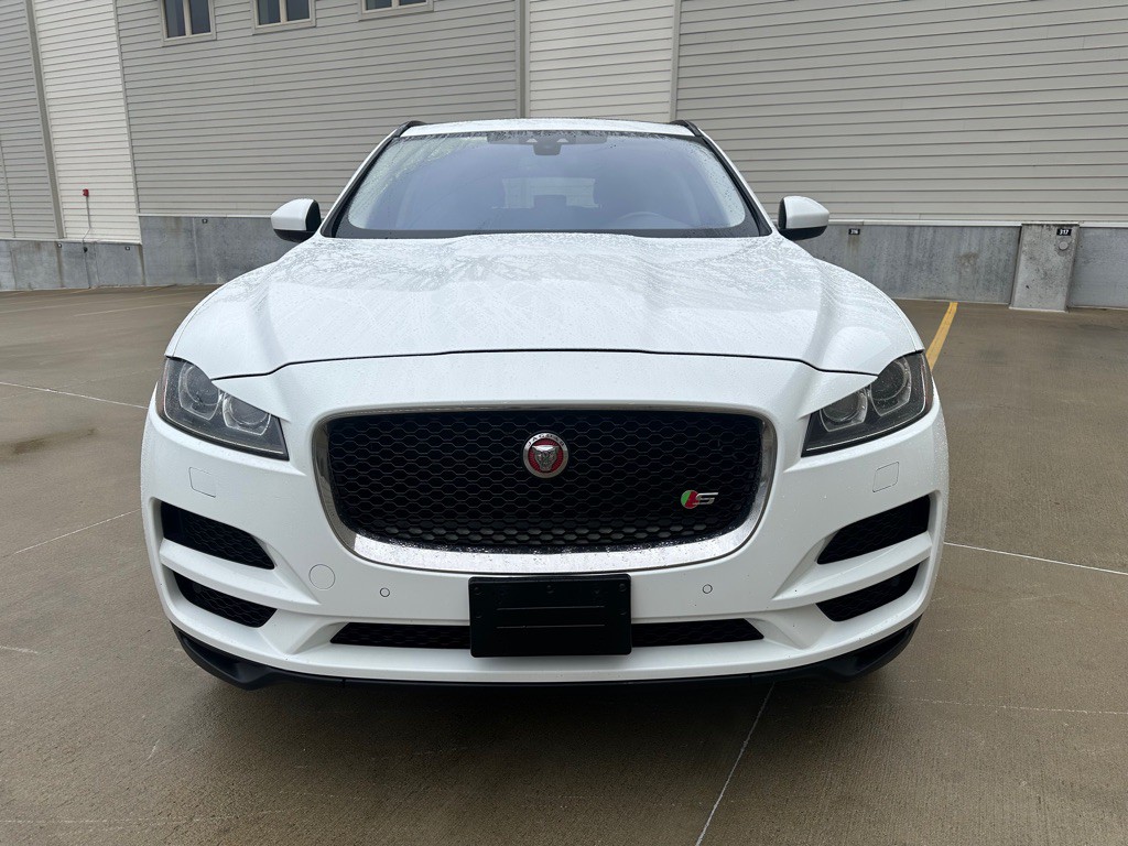2017 Jaguar F-PACE Image 2