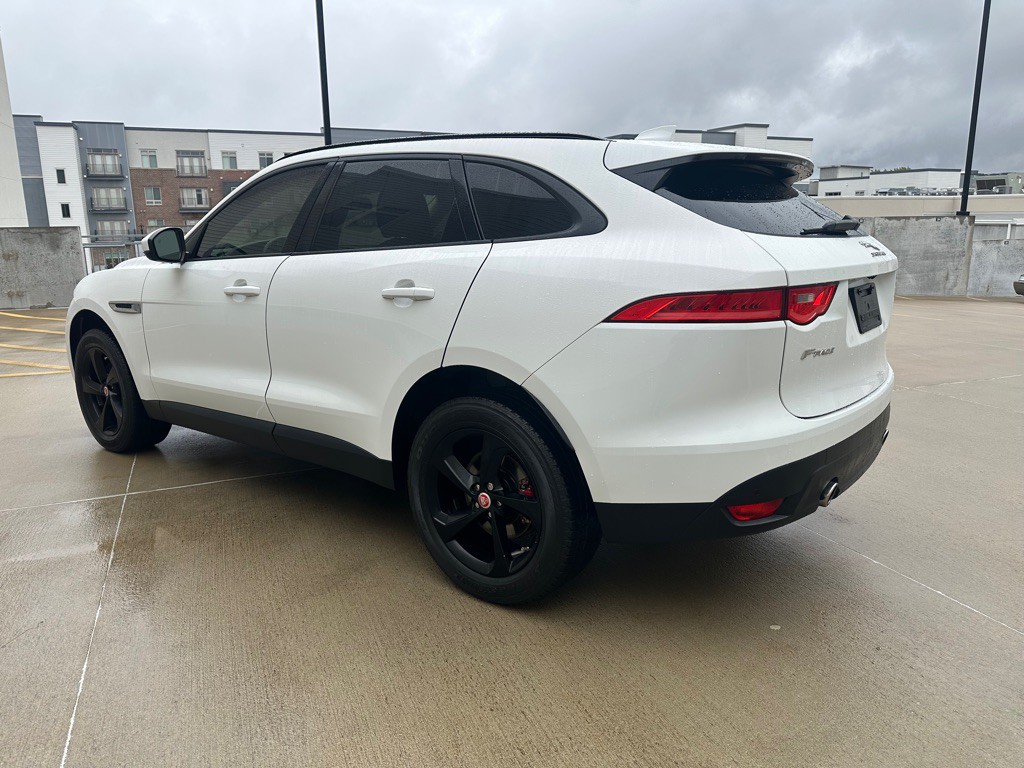 2017 Jaguar F-PACE Image 5