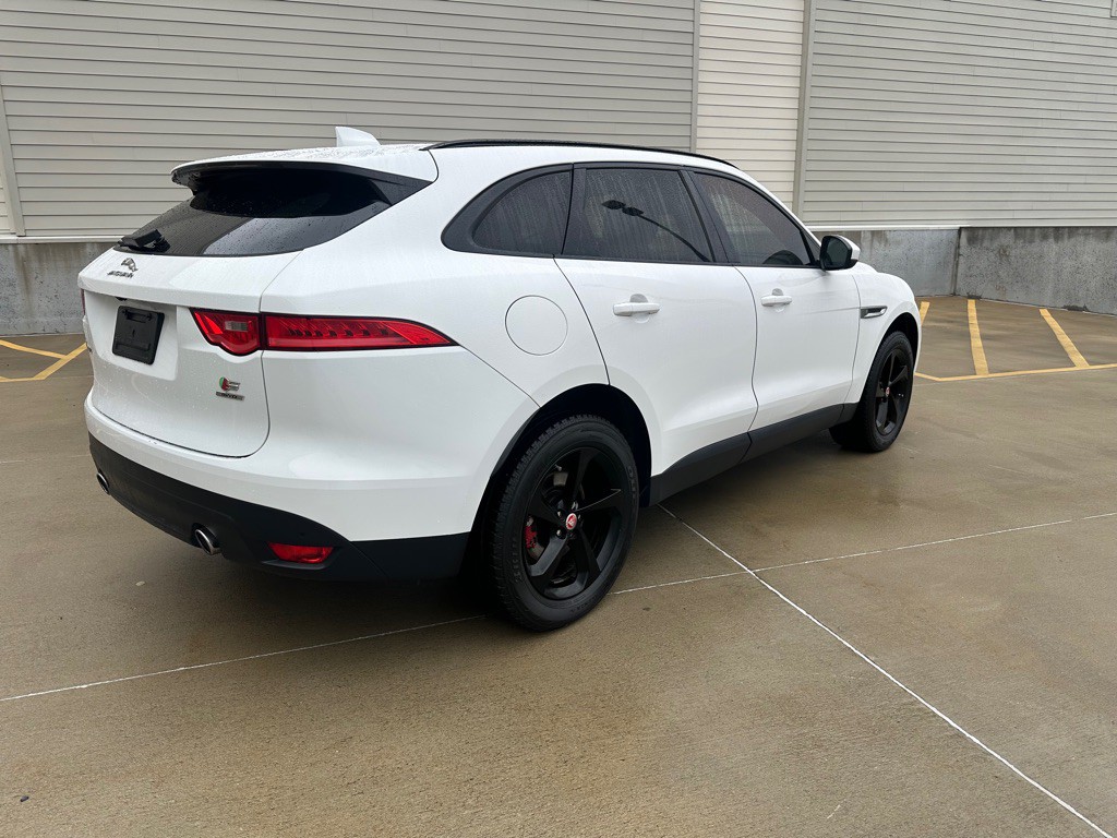 2017 Jaguar F-PACE Image 7
