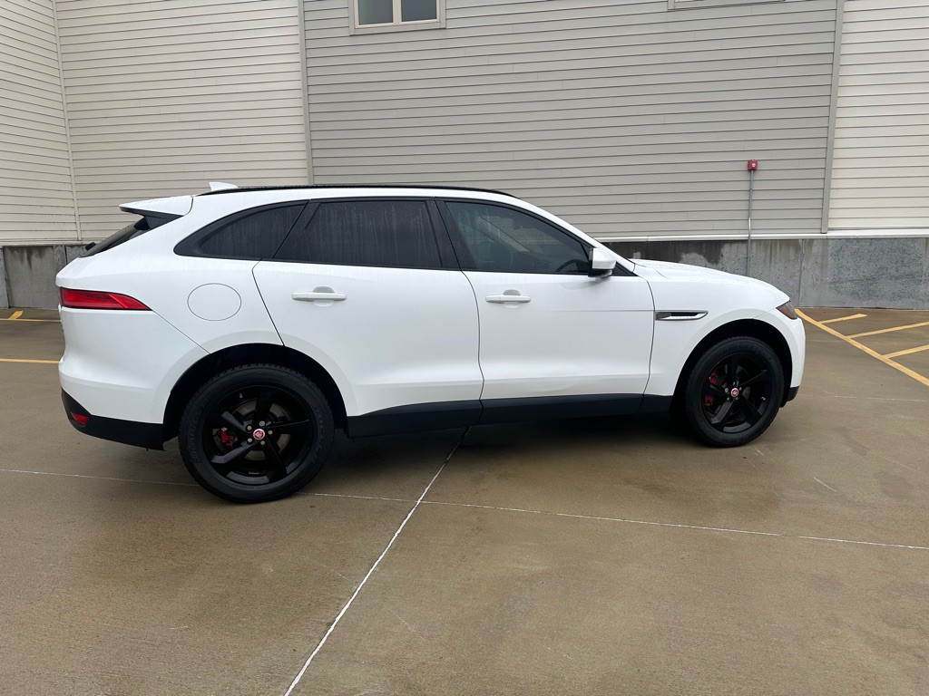 2017 Jaguar F-PACE Image 8