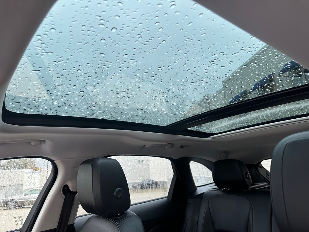 2017 Jaguar F-PACE Image 13