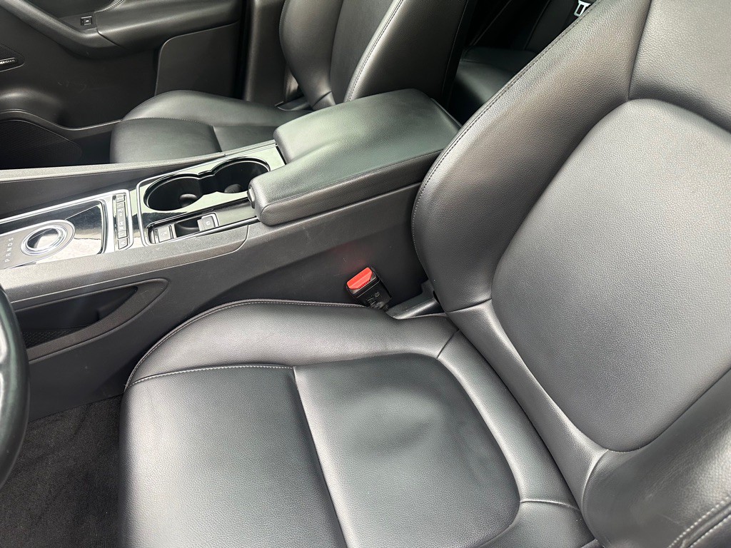 2017 Jaguar F-PACE Image 14