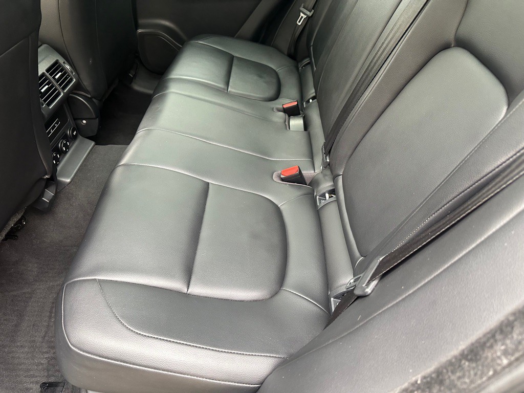 2017 Jaguar F-PACE Image 17