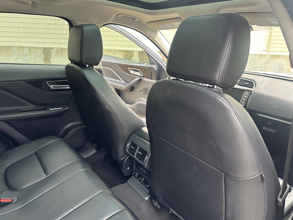 2017 Jaguar F-PACE Image 20