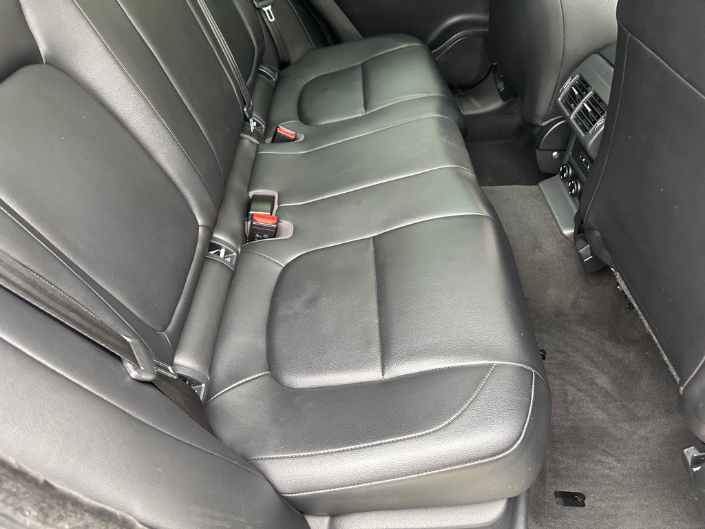 2017 Jaguar F-PACE Image 21