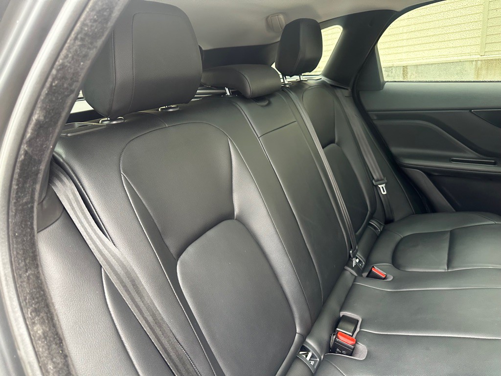 2017 Jaguar F-PACE Image 22