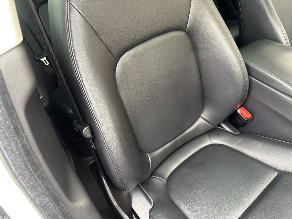 2017 Jaguar F-PACE Image 27