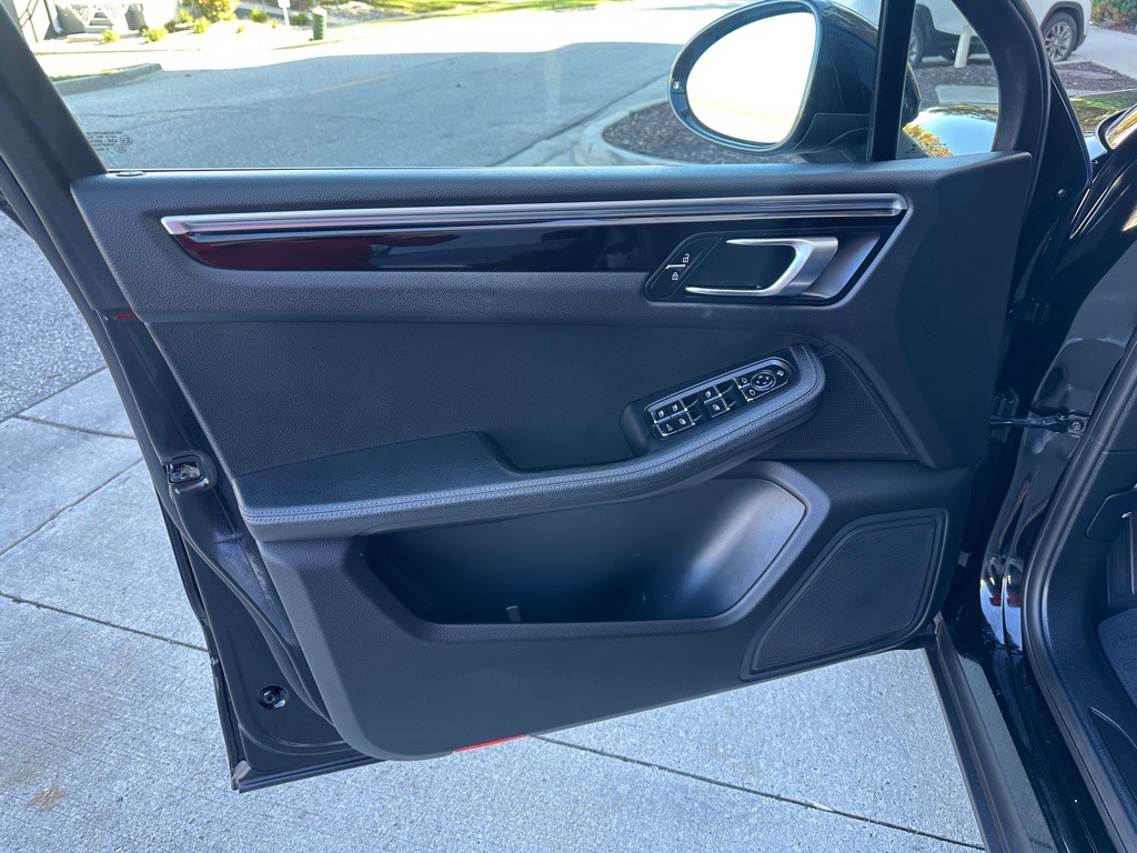 2020 Porsche Macan Image 9