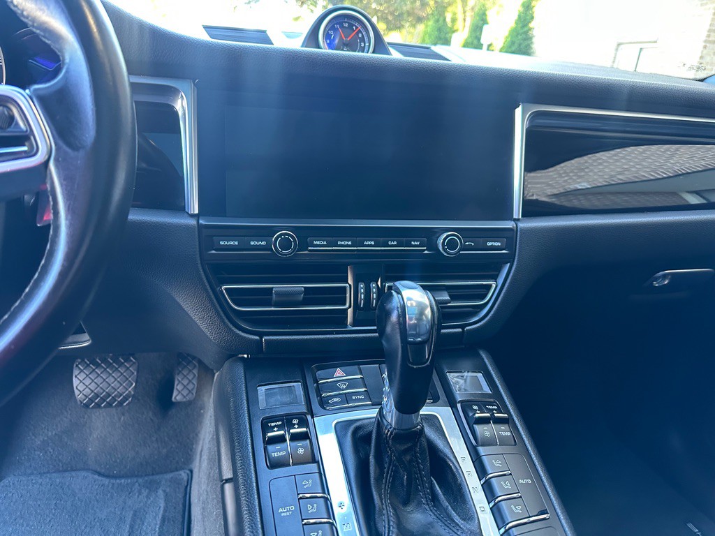 2020 Porsche Macan Image 11