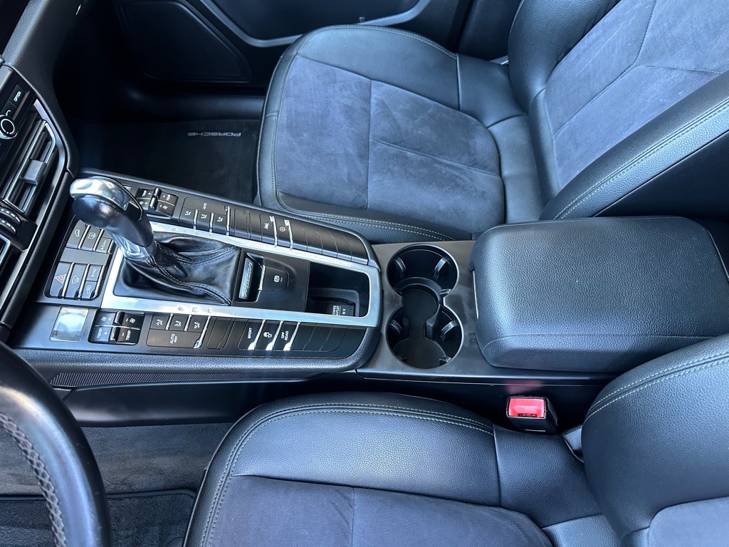2020 Porsche Macan Image 12