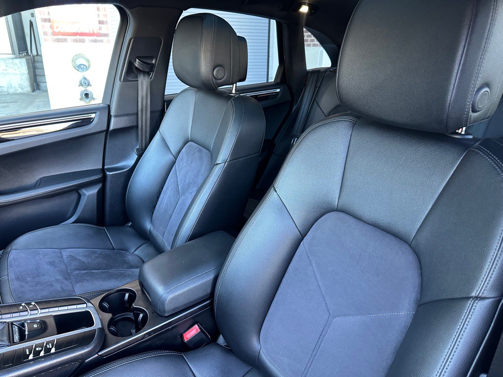 2020 Porsche Macan Image 15