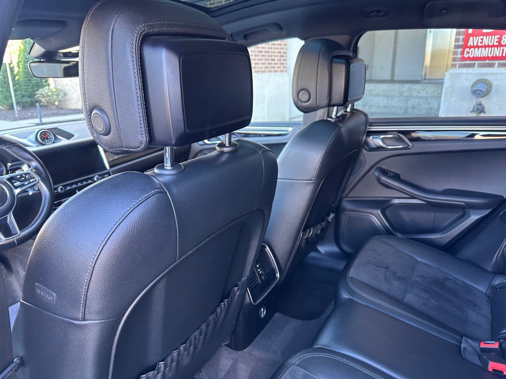 2020 Porsche Macan Image 16