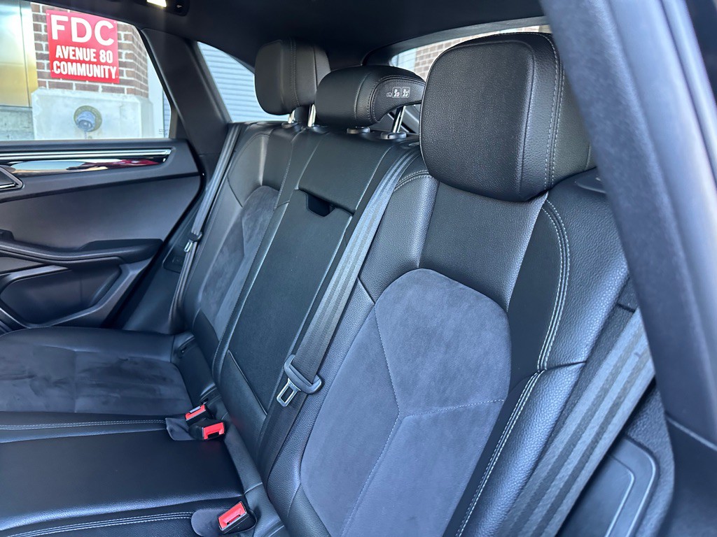 2020 Porsche Macan Image 18