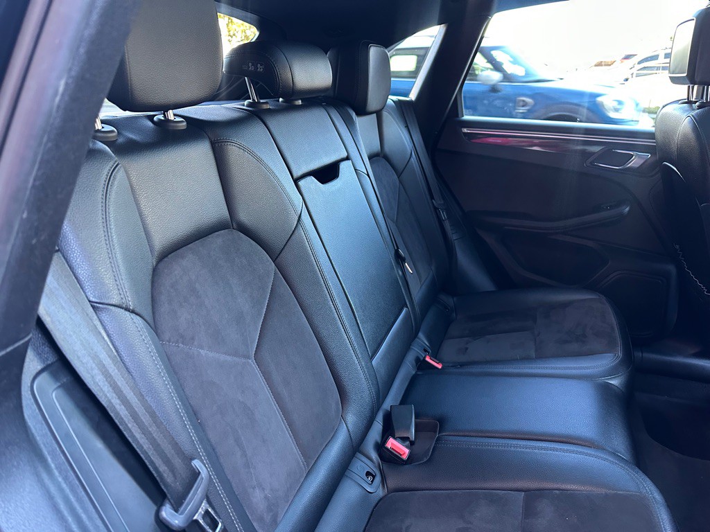 2020 Porsche Macan Image 22