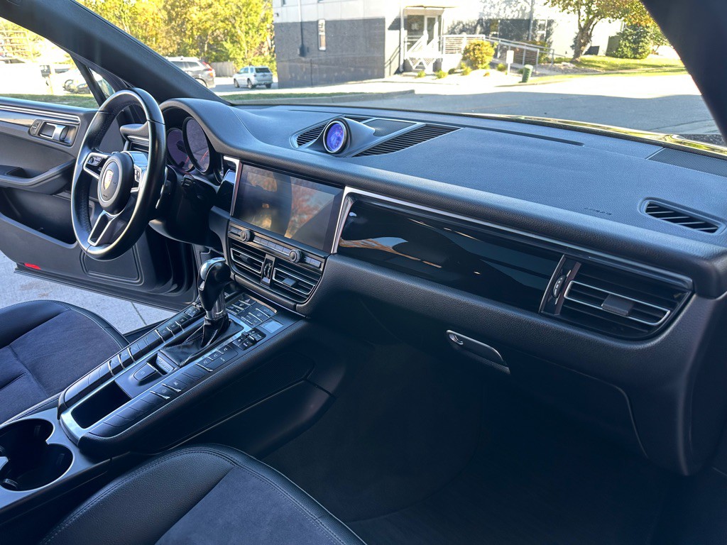 2020 Porsche Macan Image 23
