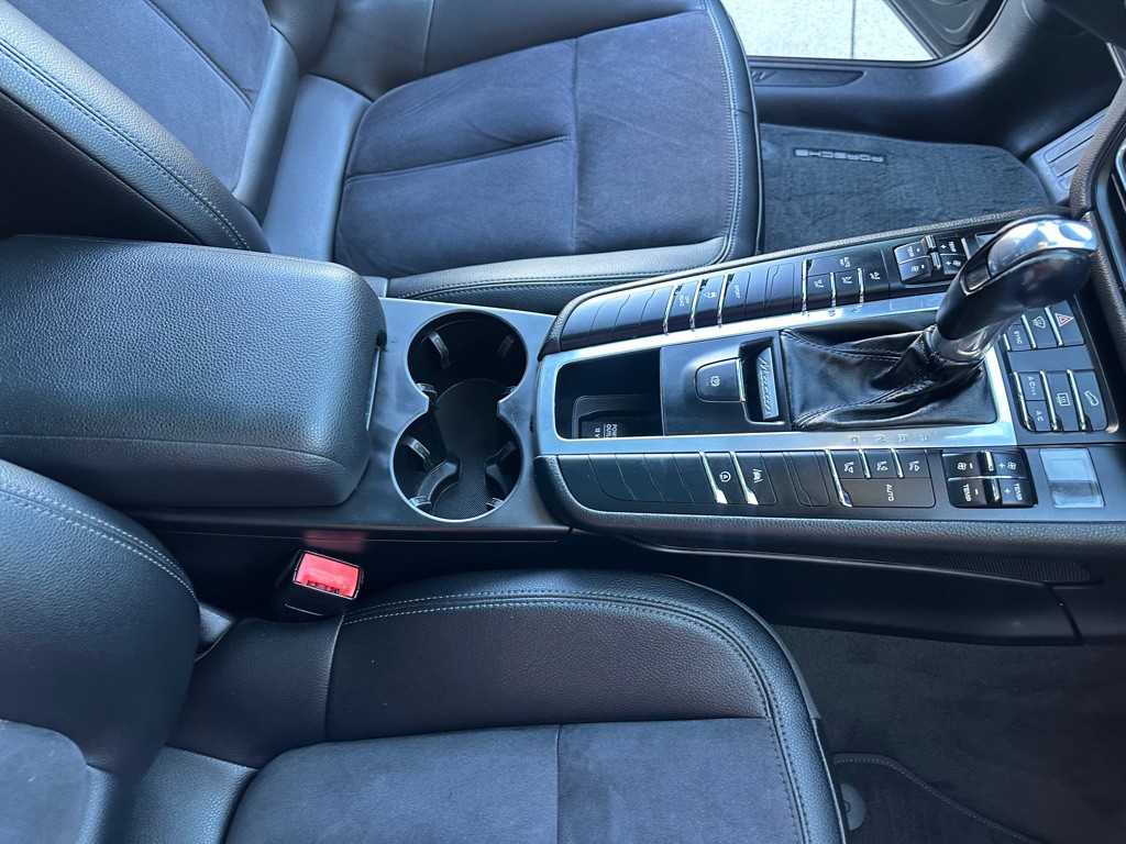 2020 Porsche Macan Image 24