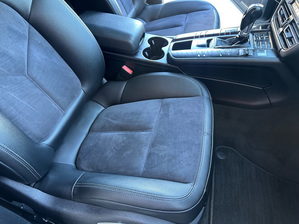 2020 Porsche Macan Image 25