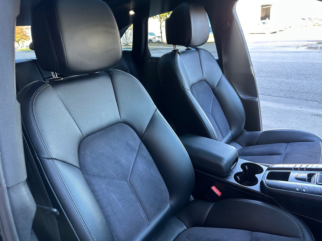 2020 Porsche Macan Image 26