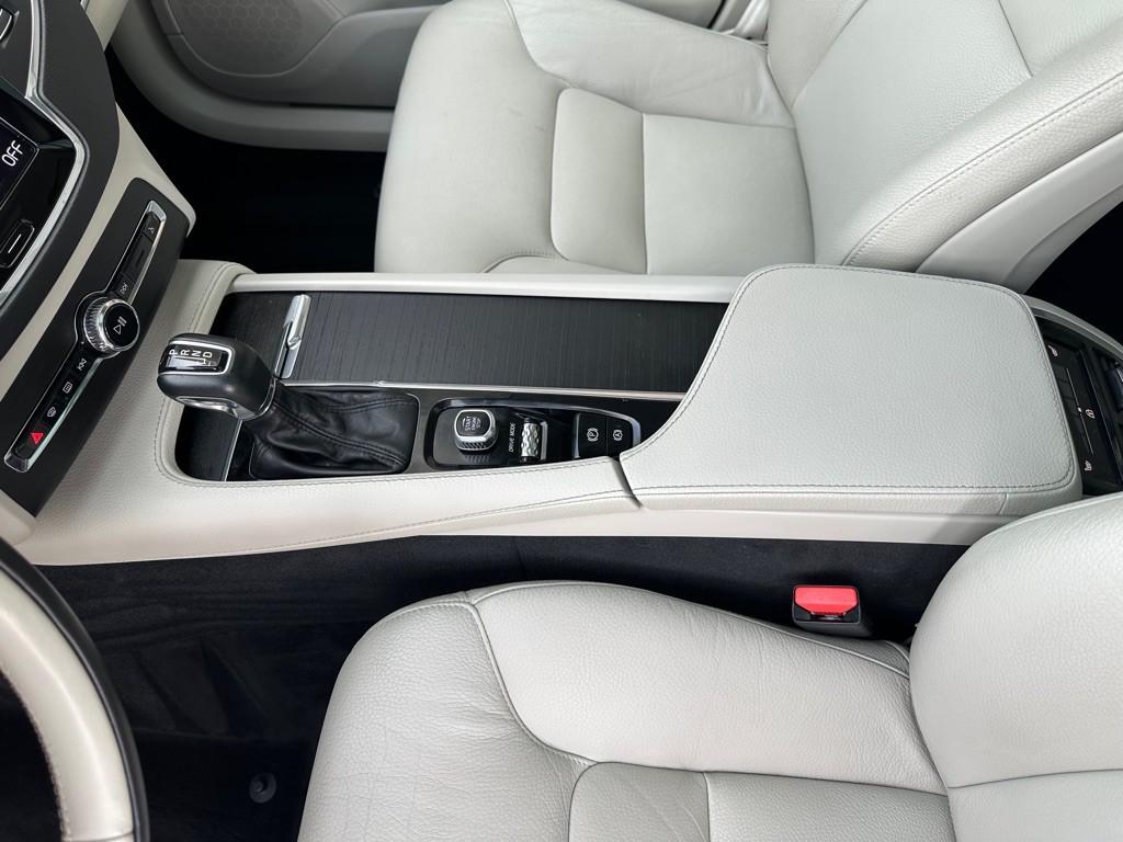 2020 Volvo XC90 Image 13