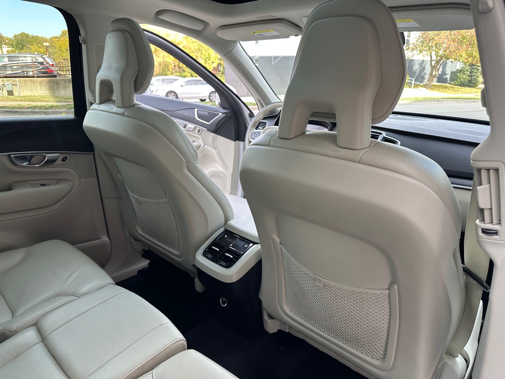 2020 Volvo XC90 Image 26