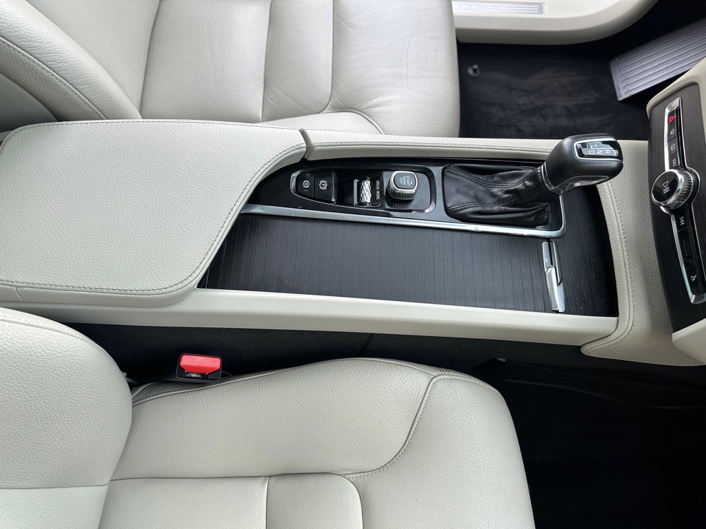 2020 Volvo XC90 Image 28