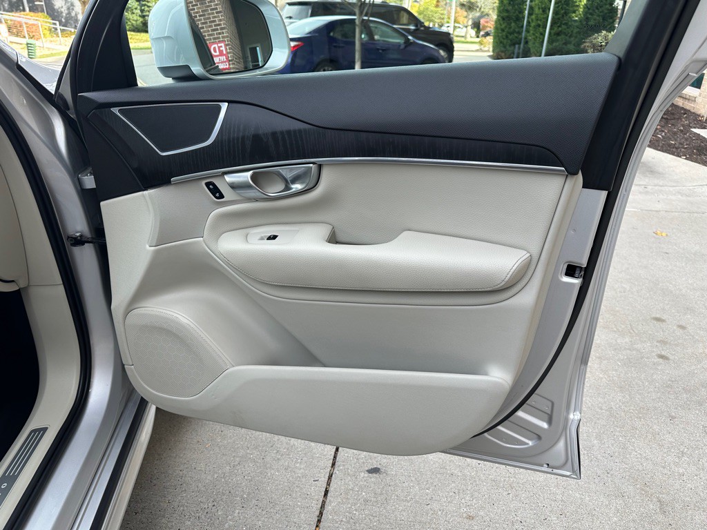 2020 Volvo XC90 Image 32