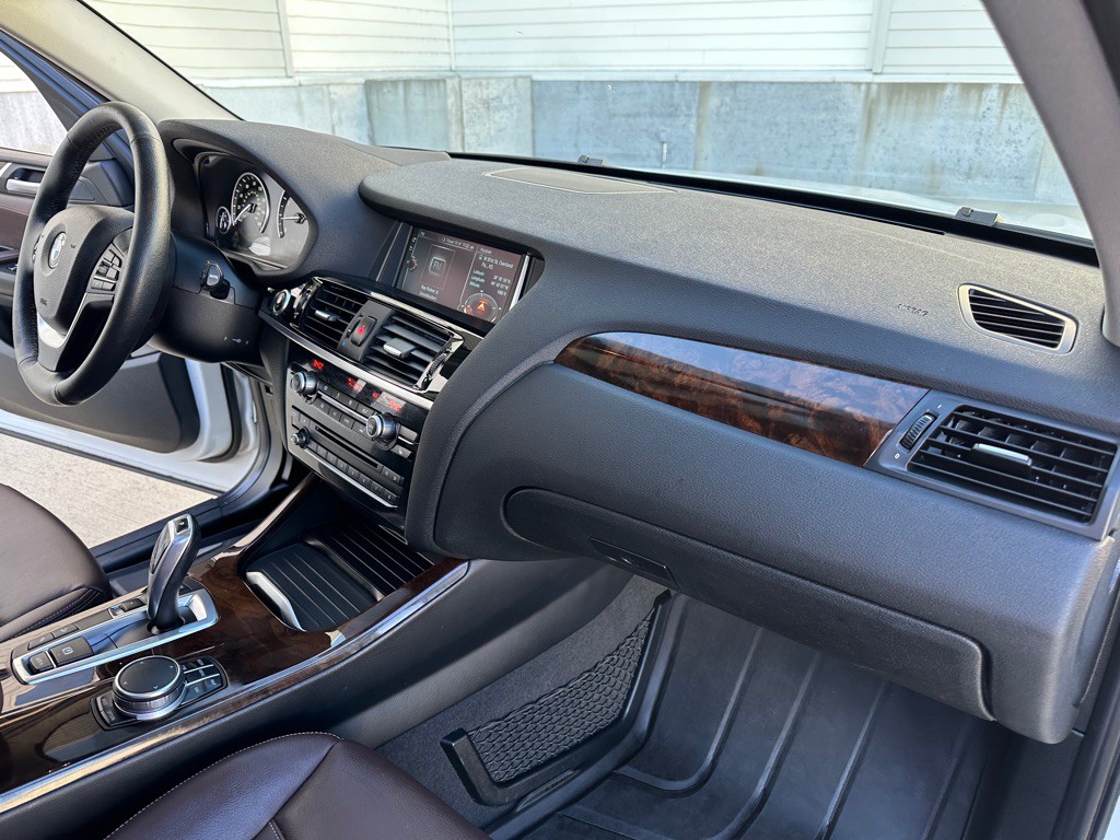2017 BMW X3 Image 24