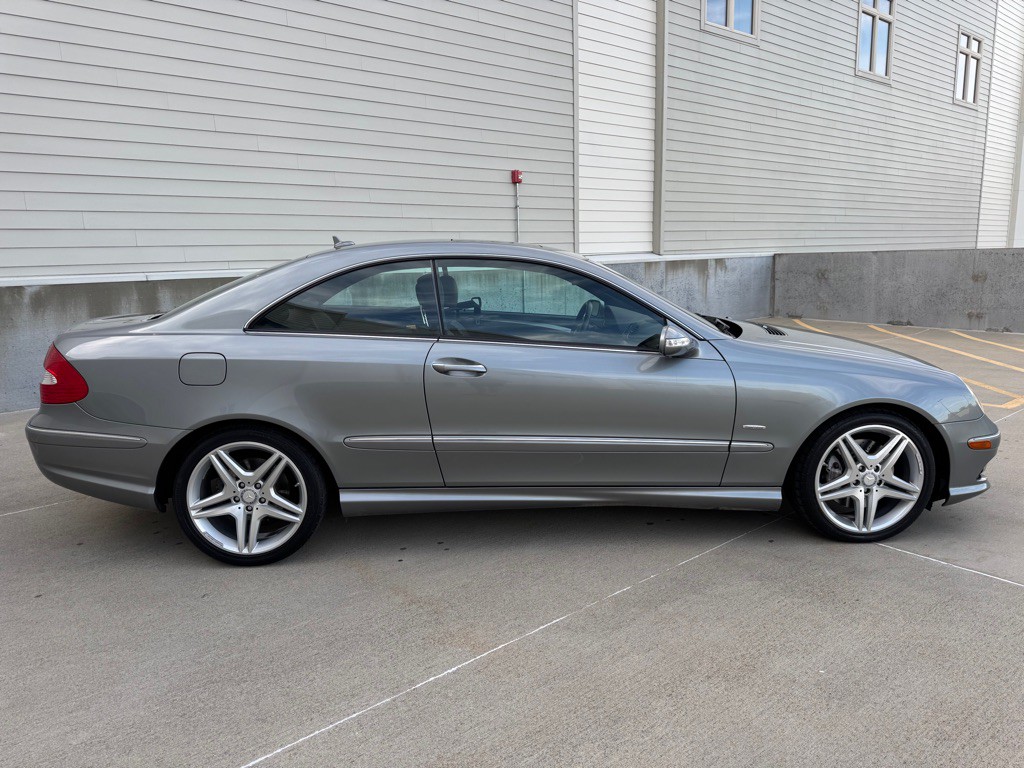 2009 Mercedes-Benz CLK-Class Image 2
