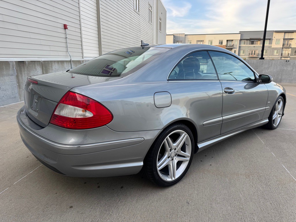 2009 Mercedes-Benz CLK-Class Image 3