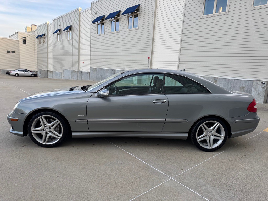 2009 Mercedes-Benz CLK-Class Image 6