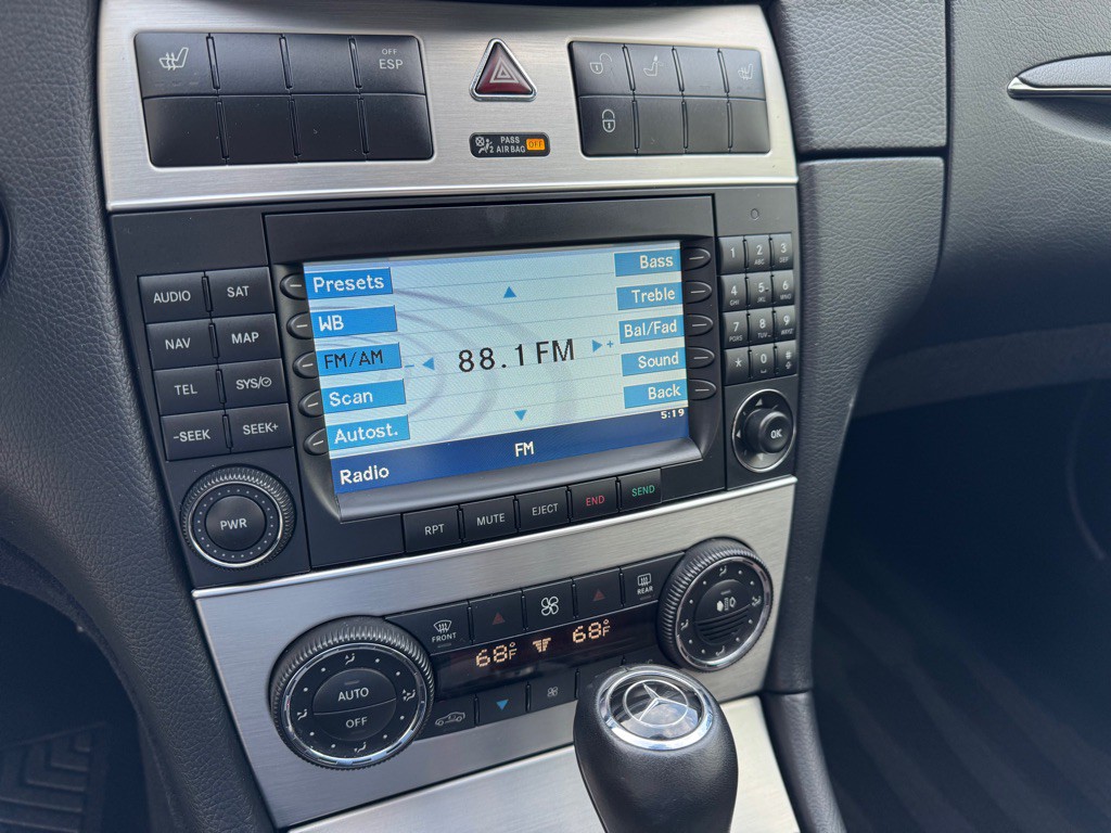 2009 Mercedes-Benz CLK-Class Image 20