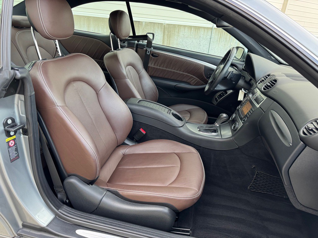 2009 Mercedes-Benz CLK-Class Image 26