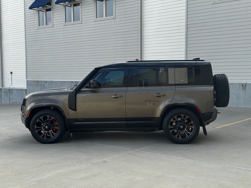 2020 Land Rover Defender Image 4