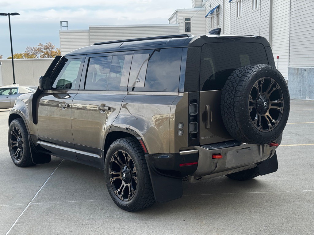 2020 Land Rover Defender Image 5