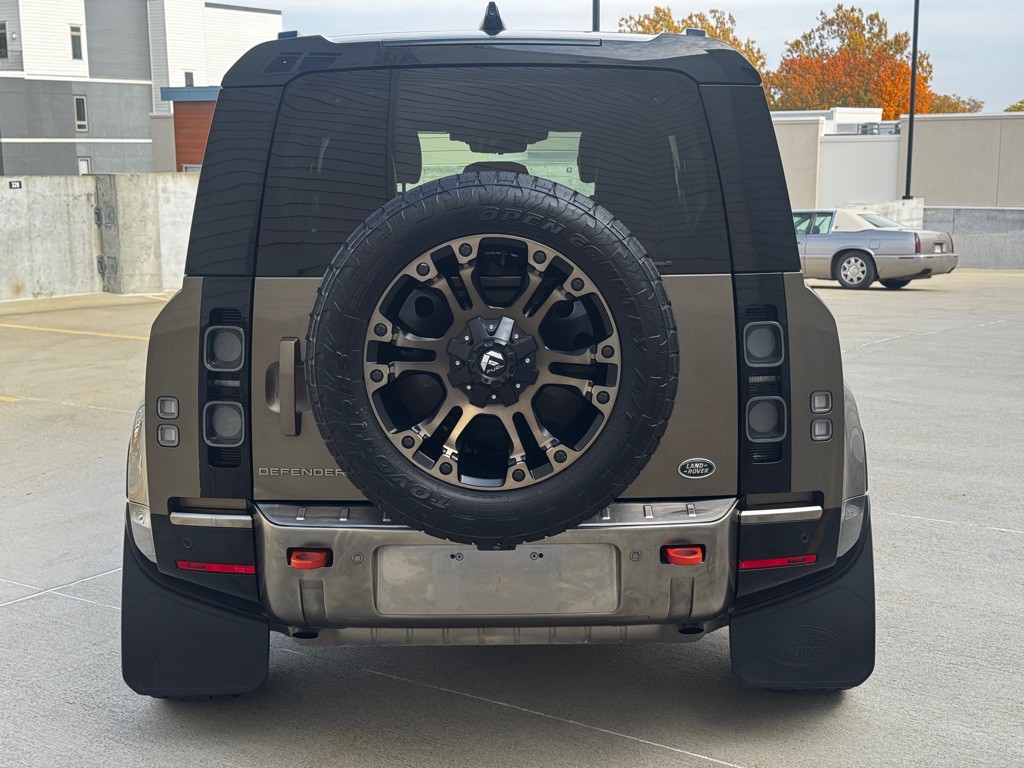 2020 Land Rover Defender Image 6