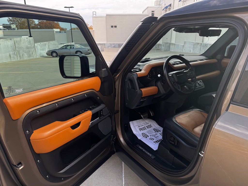 2020 Land Rover Defender Image 9