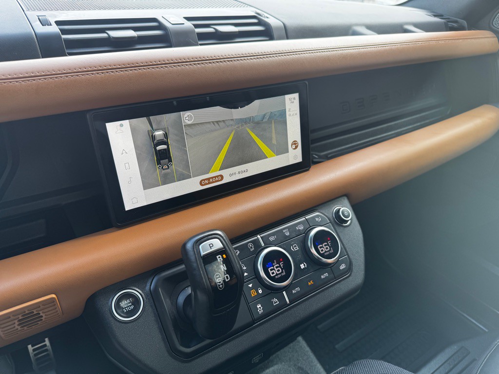 2020 Land Rover Defender Image 12