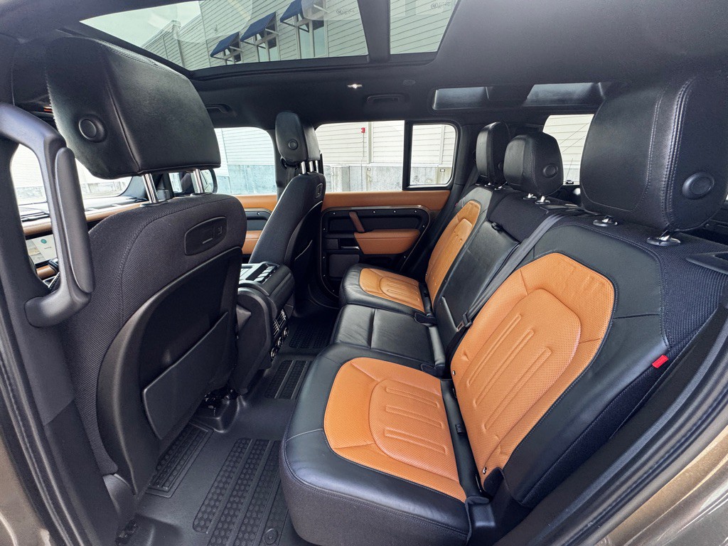 2020 Land Rover Defender Image 15